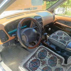 Nissan Pathfinder 1999