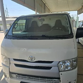 Toyota Hiace 2018