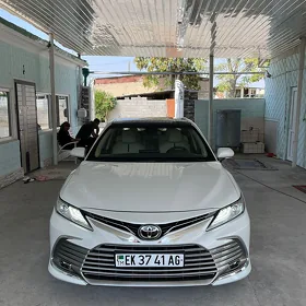 Toyota Camry 2021