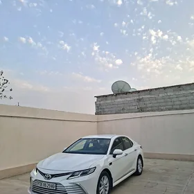 Toyota Camry 2021