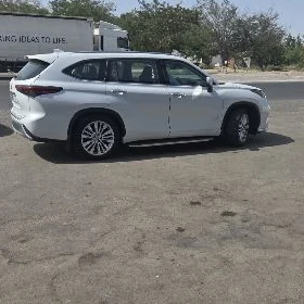 Toyota Highlander 2021