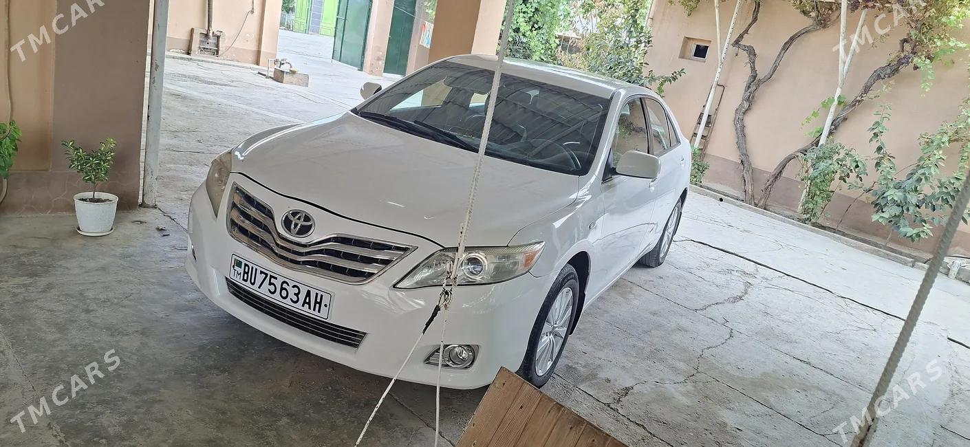 Toyota Camry 2011 - 1