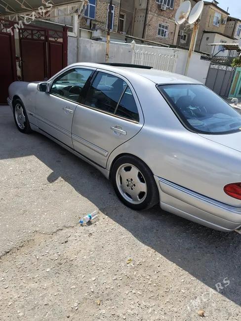 Mercedes-Benz E320 2000 - 1