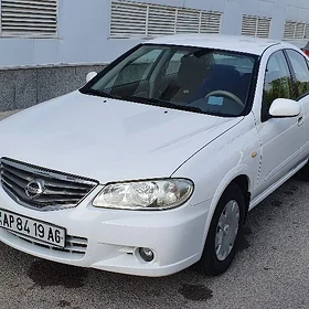 Nissan Sunny 2010