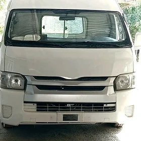 Toyota Hiace 2015