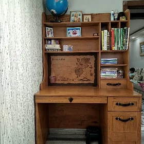 кровать и стол