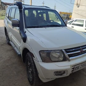 Mitsubishi Pajero 2000