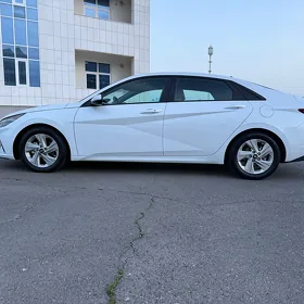 Hyundai Elantra 2022