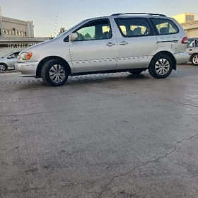 Toyota Sienna 2003