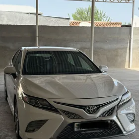 Toyota Camry 2019