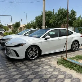 Toyota Camry 2025