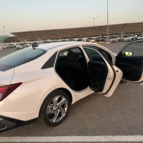Hyundai Elantra 2025