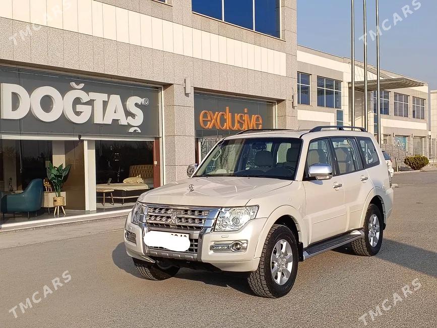 Mitsubishi Pajero 2016 - 1