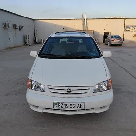 Toyota Sienna 1999