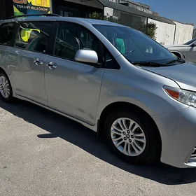Toyota Sienna 2020
