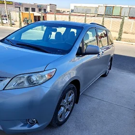 Toyota Sienna 2013