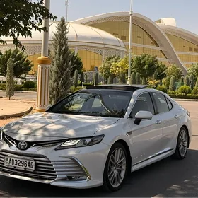 Toyota Camry 2021
