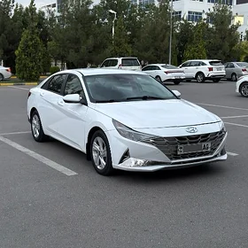 Hyundai Elantra 2022