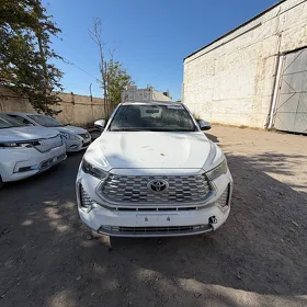 Toyota Innova 2025