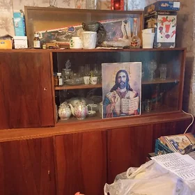 продаем сервант