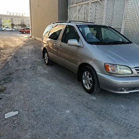 Toyota Sienna 2001