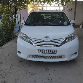 Toyota Sienna 2011
