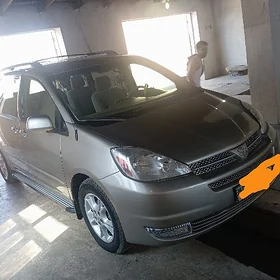 Toyota Sienna 2004