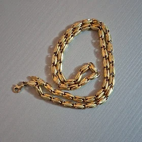 Gyzyl bold