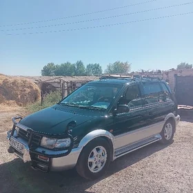 Mitsubishi RVR 1995