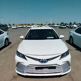 Toyota Camry 2021