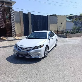 Toyota Camry 2021