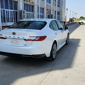 Toyota Camry 2025