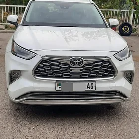 Toyota Highlander 2021