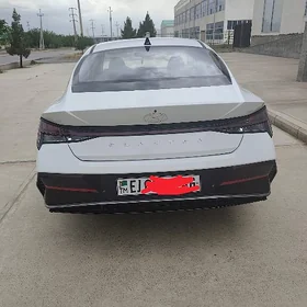 Hyundai Elantra 2025