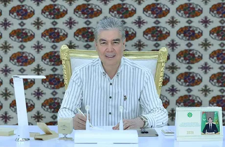 Gurbanguly Berdimuhamedow Arkadag şäherindäki desgalaryň gurluşygy boýunça maslahatlary berdi