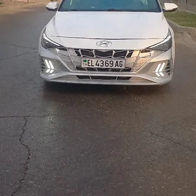 Hyundai Elantra 2022