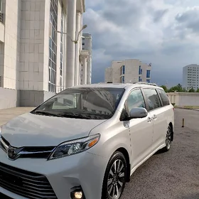 Toyota Sienna 2018