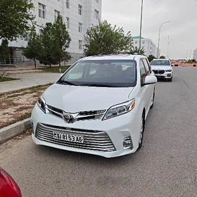 Toyota Sienna 2017