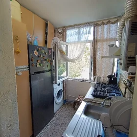 3 kom, Eýesi