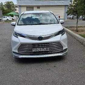 Toyota Sienna 2021