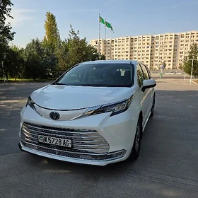 Toyota Sienna 2021