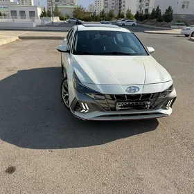 Hyundai Elantra 2022