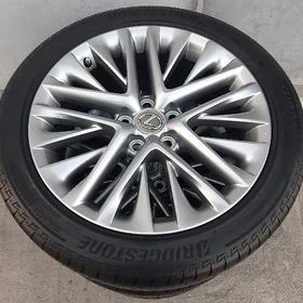 Lexus ES Radnoý 18 lk