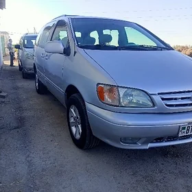 Toyota Sienna 2002