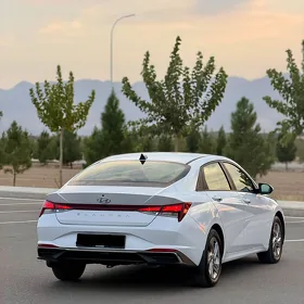 Hyundai Elantra 2023
