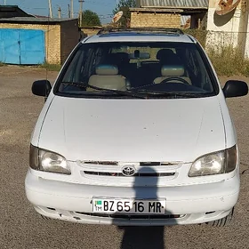 Toyota Sienna 1999