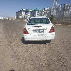 Mercedes-Benz E350 2005