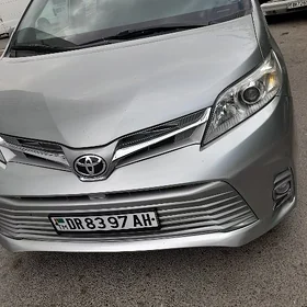 Toyota Sienna 2020
