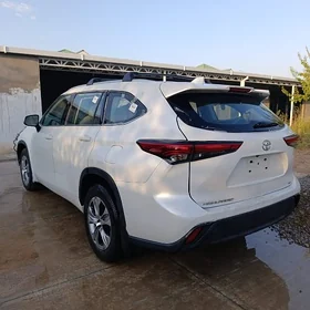 Toyota Highlander 2021