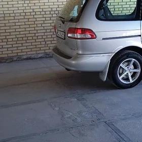 Toyota Sienna 2002